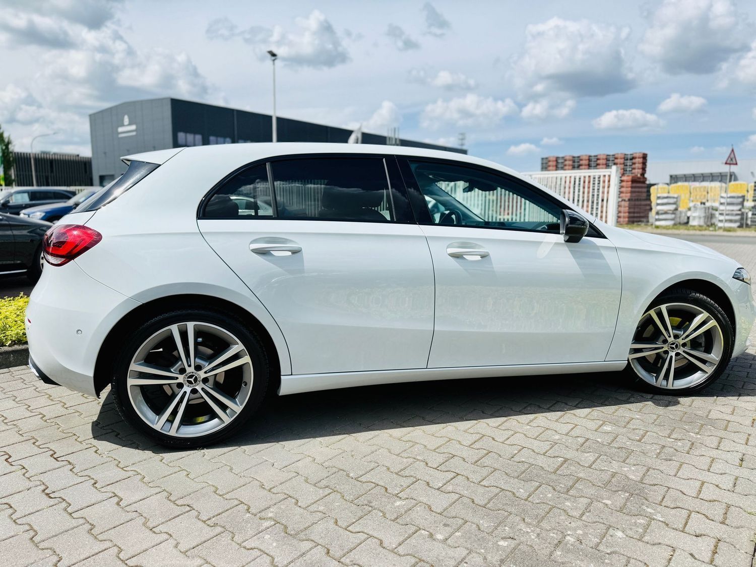 Fahrzeugabbildung Mercedes-Benz A 220 d NIGHT PROGRESSIVE, 360°, Totw., LED, PTS