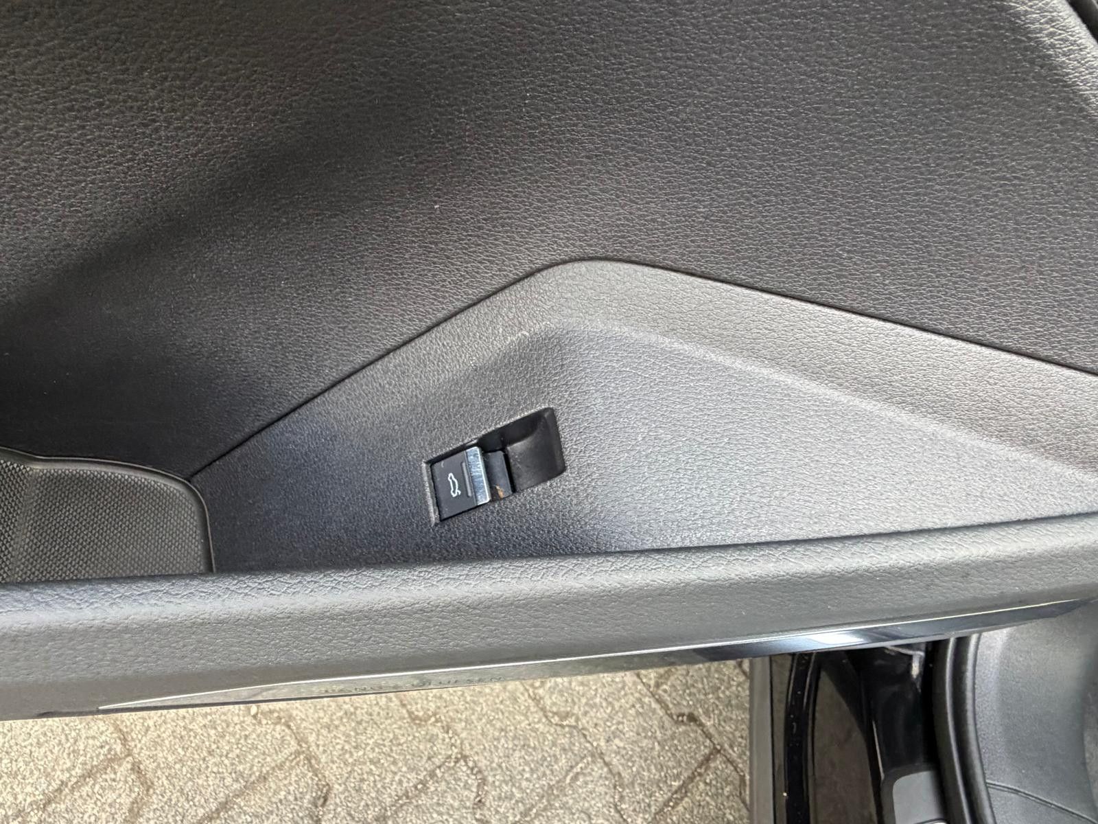Fahrzeugabbildung Audi e-tron 55 QUAT 2X S LINE BLACK EDIT LUFT+360+AHK