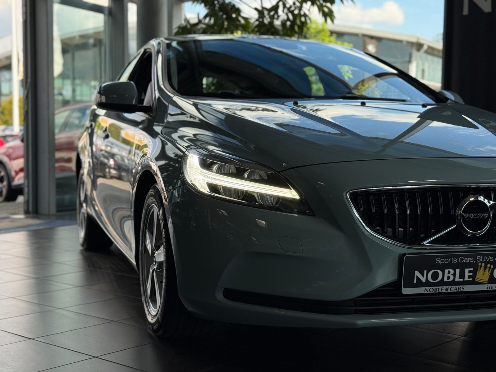 Fahrzeugabbildung Volvo V40 Kinetic SENSUS CONNECT LED SHZ PDC ALU