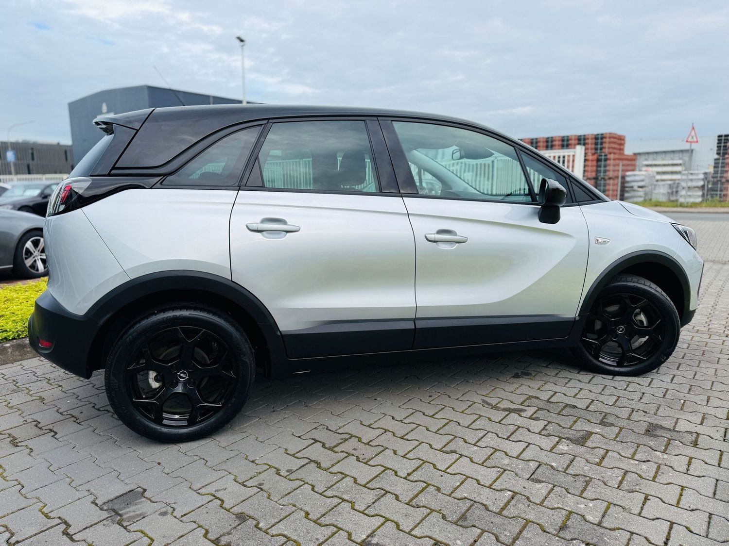 Fahrzeugabbildung Opel Crossland X 1,2 T ENJOY, Navi, LED, RFK, PTS, SH