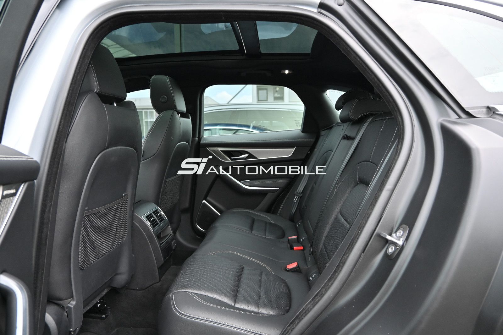 Fahrzeugabbildung Jaguar F-Pace D300 R-DYNAMIC SE AWD °ACC°AHK°HUD°PANO°