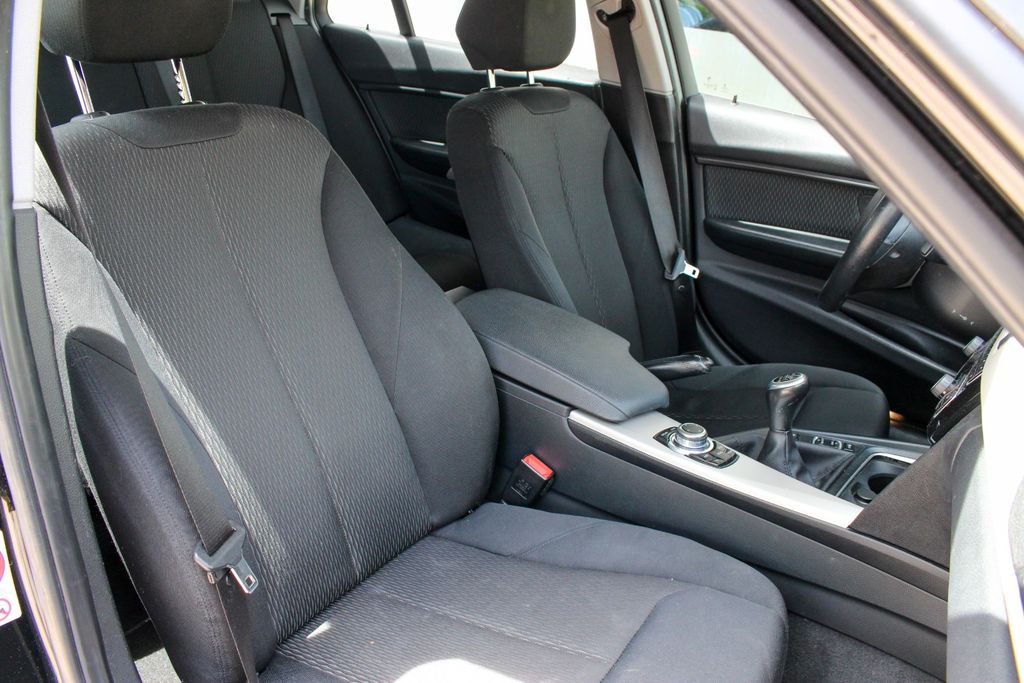 BMW 316d Touring / NAVI BUSINESS / SITZHEIZUNG / PDC BMW 316d Touring / NAVI BUSINESS / SITZHEIZUNG / PDC