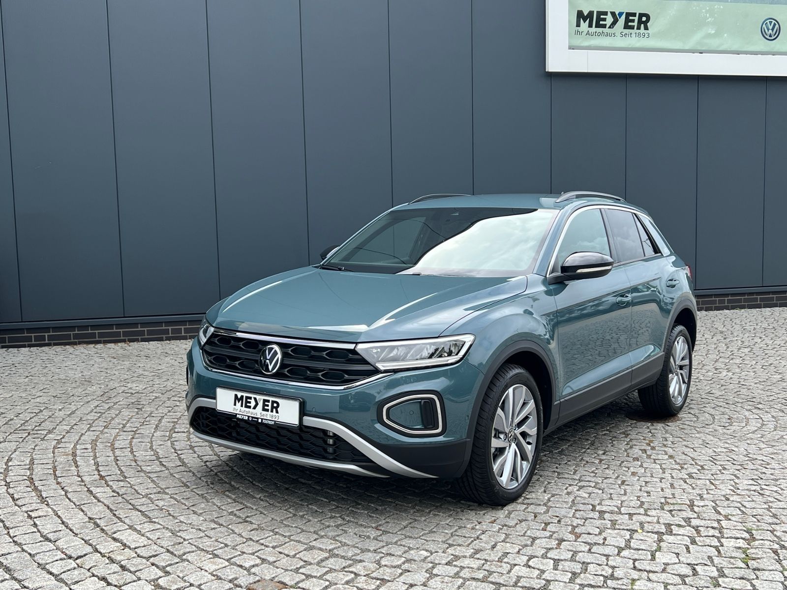 Fahrzeugabbildung Volkswagen T-Roc  GOAL 1.5 TSI DSG *AHK, Navi, Plus-Paket*