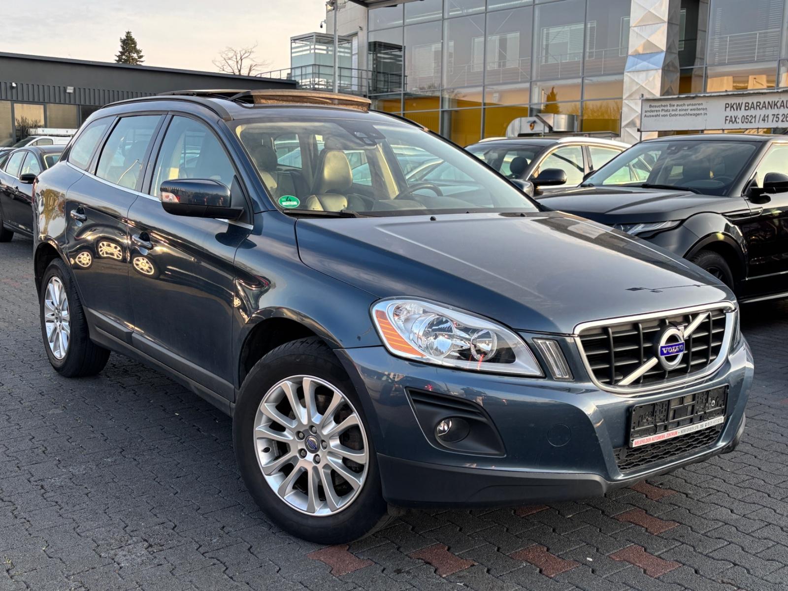 Volvo XC60 D5 AWD/Leder/AHK/Panorama/NAVI