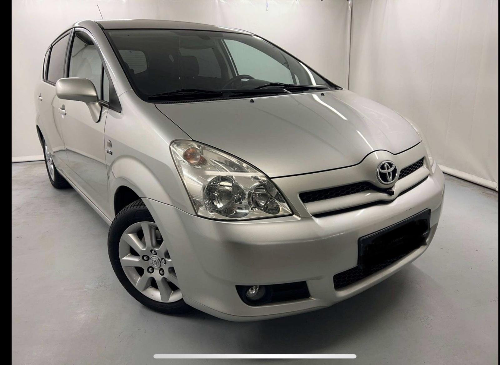 Toyota Corolla Verso 2004 — engine 1.794 cm³, 135 HP (99kW)