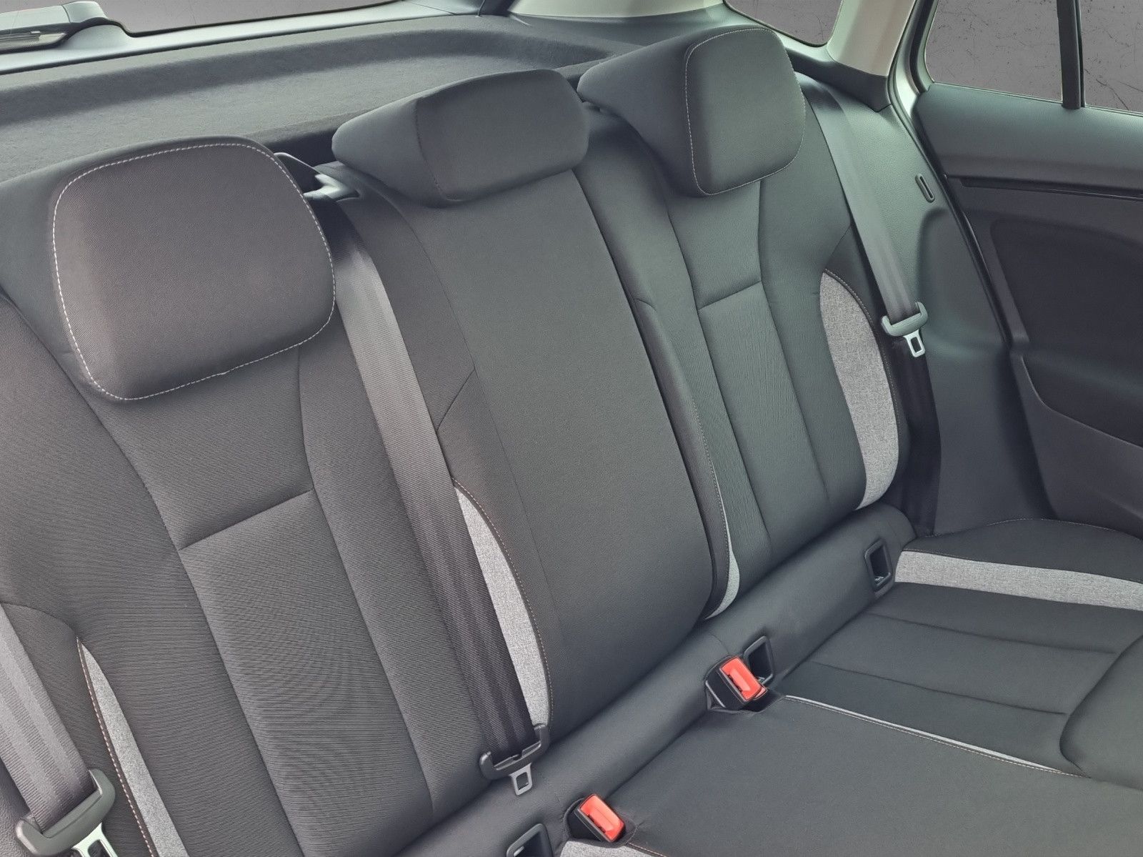Fahrzeugabbildung SKODA Kamiq Tour 1,0 TSI 85KW/110PS Fahrassi Clever
