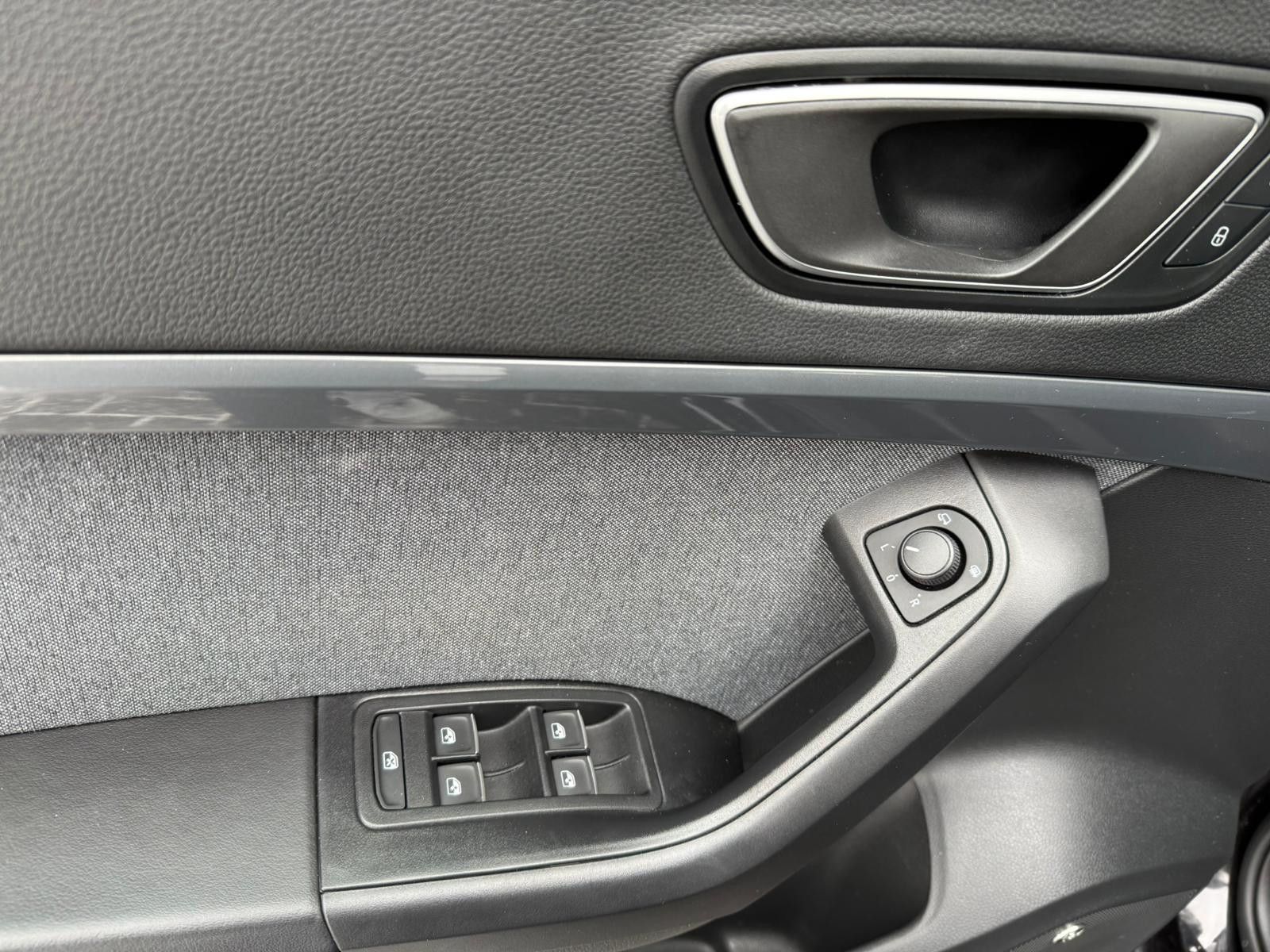 Fahrzeugabbildung SEAT Ateca 2.0 TDI Style LED+NAVI+AHK+AMBI+DAB+TEMPO+