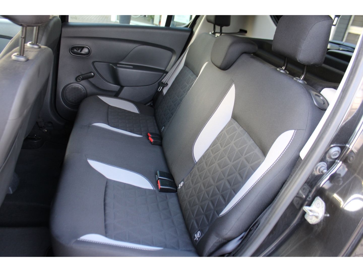 Fahrzeugabbildung Dacia Sandero II Stepway Ambiance GJR DAB Klima Radio/