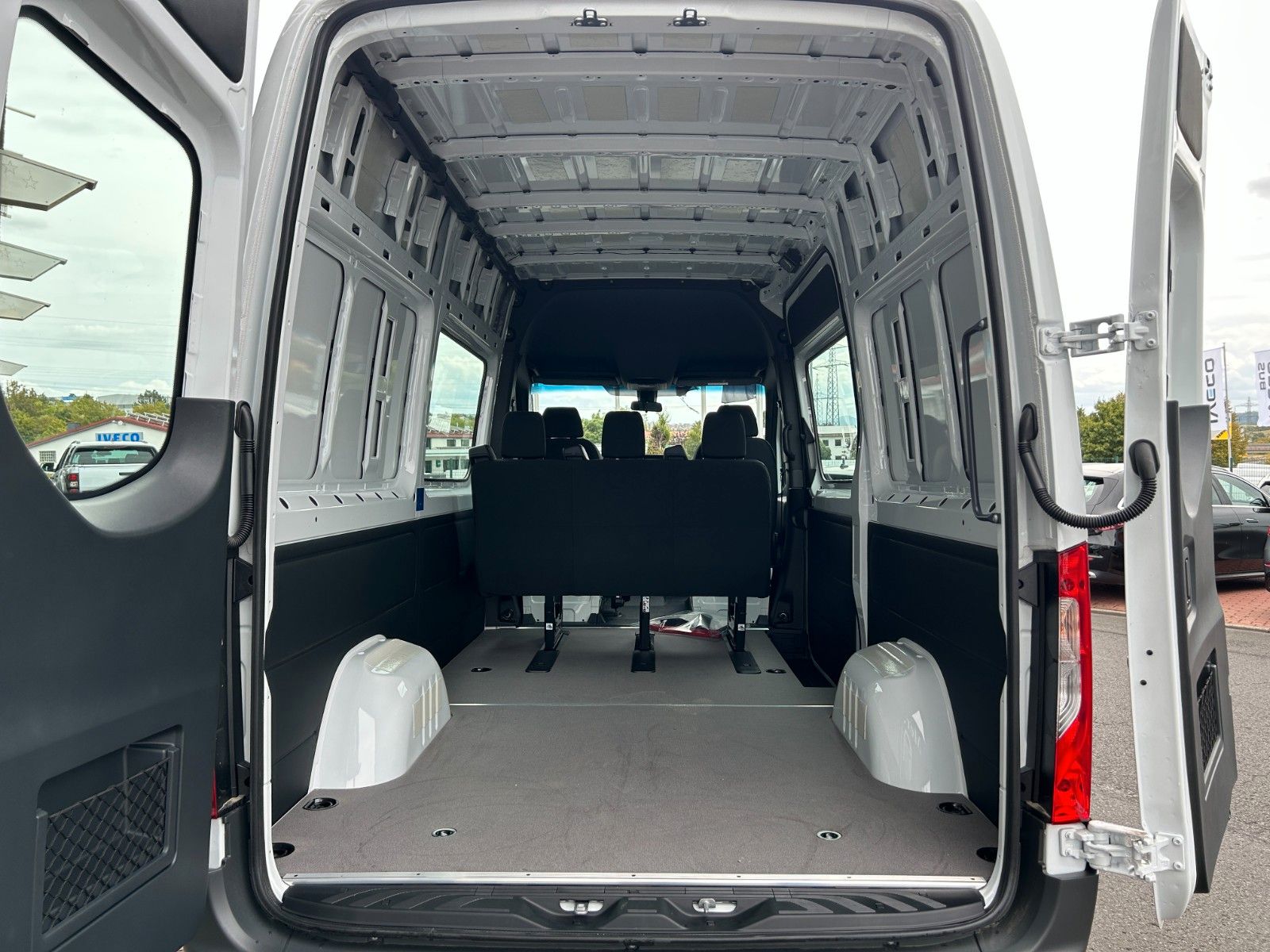 Fahrzeugabbildung Mercedes-Benz Sprinter 317 CDI DoKa/Mixto Stdheiz AHK Kamera