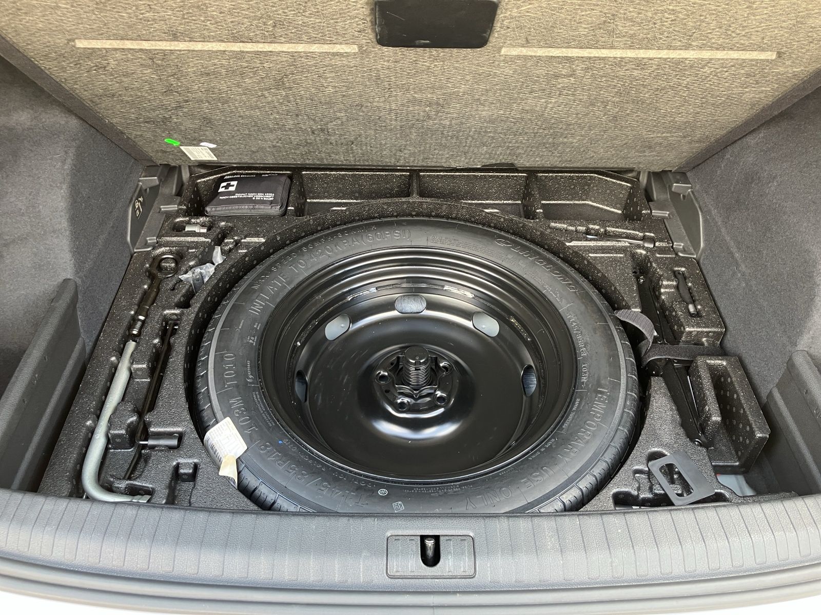 Fahrzeugabbildung Audi Q3 40 TFSI quattro S-tronic LED 18" AVC SHZ