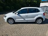 Volkswagen Polo 1.0 Comfortline NAVI.PDC VO+HI,SCHECKHEFT - Cars in Braunschweig: Kleinwagen