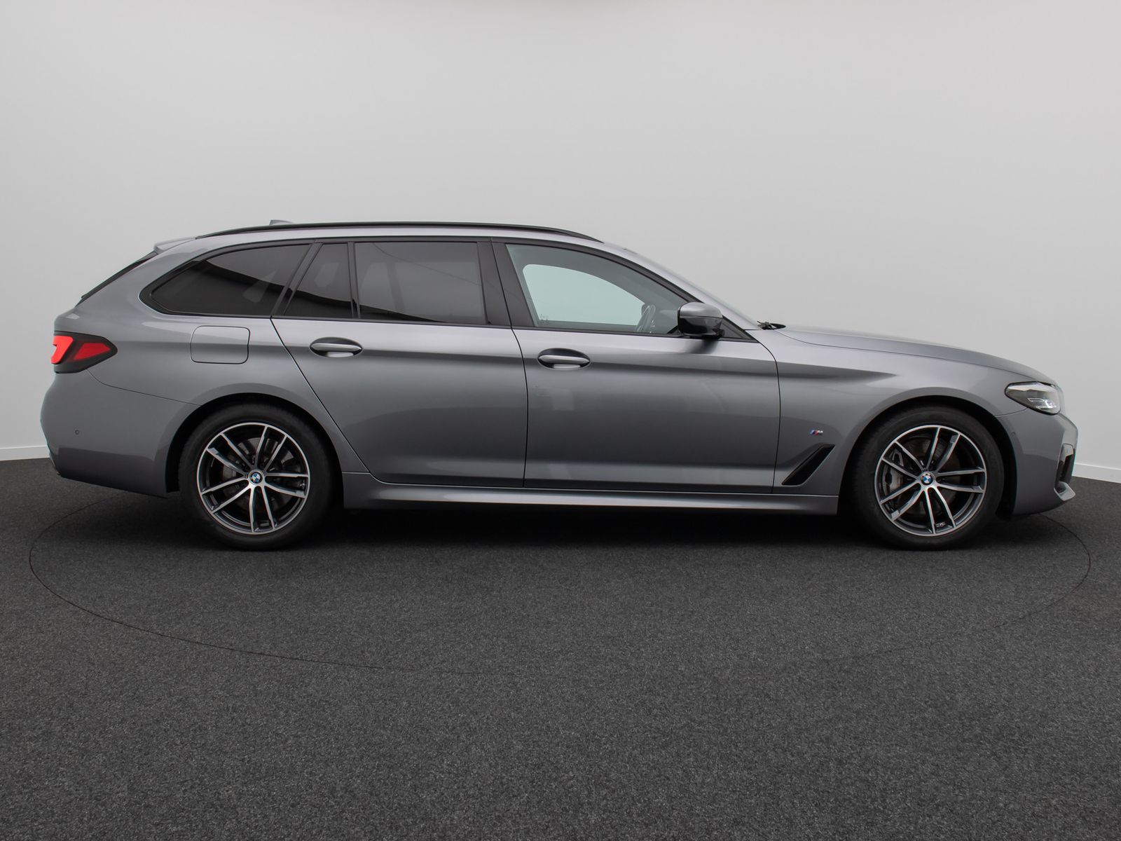 Fahrzeugabbildung BMW 530d xD M Sport Kamera HUD DAB H/K AHK ACC Alarm