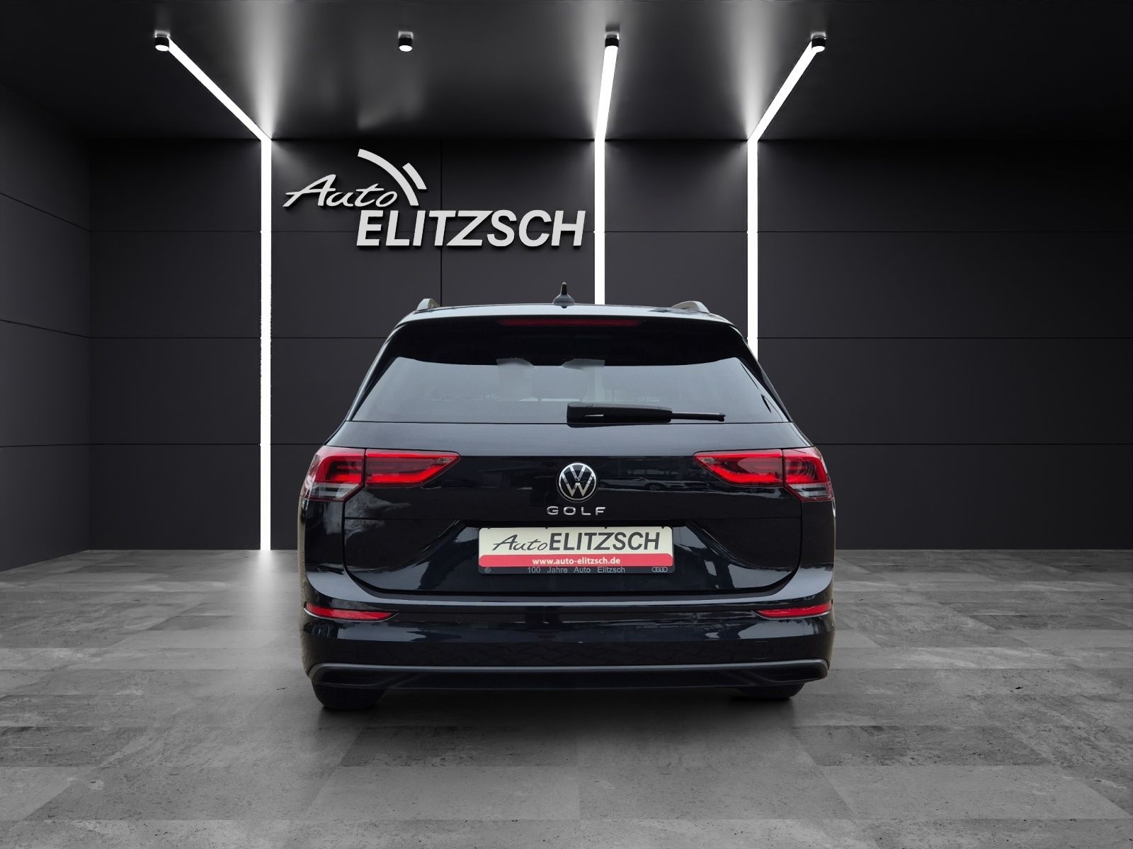 Fahrzeugabbildung Volkswagen Golf VIII Variant Life DSG LED AHK Navi AID ACC