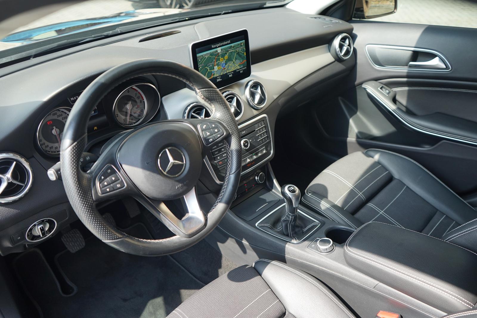 Mercedes-Benz GLA 200 Standard Bi-Xenon Sitzheizung Kamera PDC
