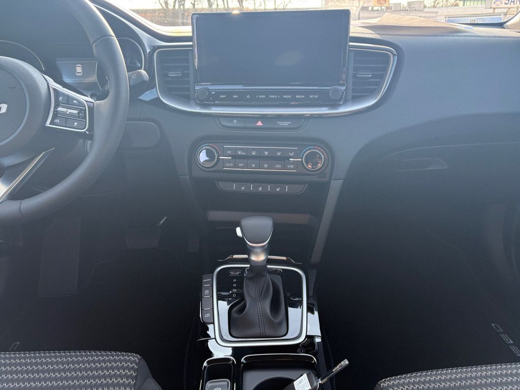 Fahrzeugabbildung Kia Ceed 1.5 T-GDI DCT VIS KOMF+ (NAV)