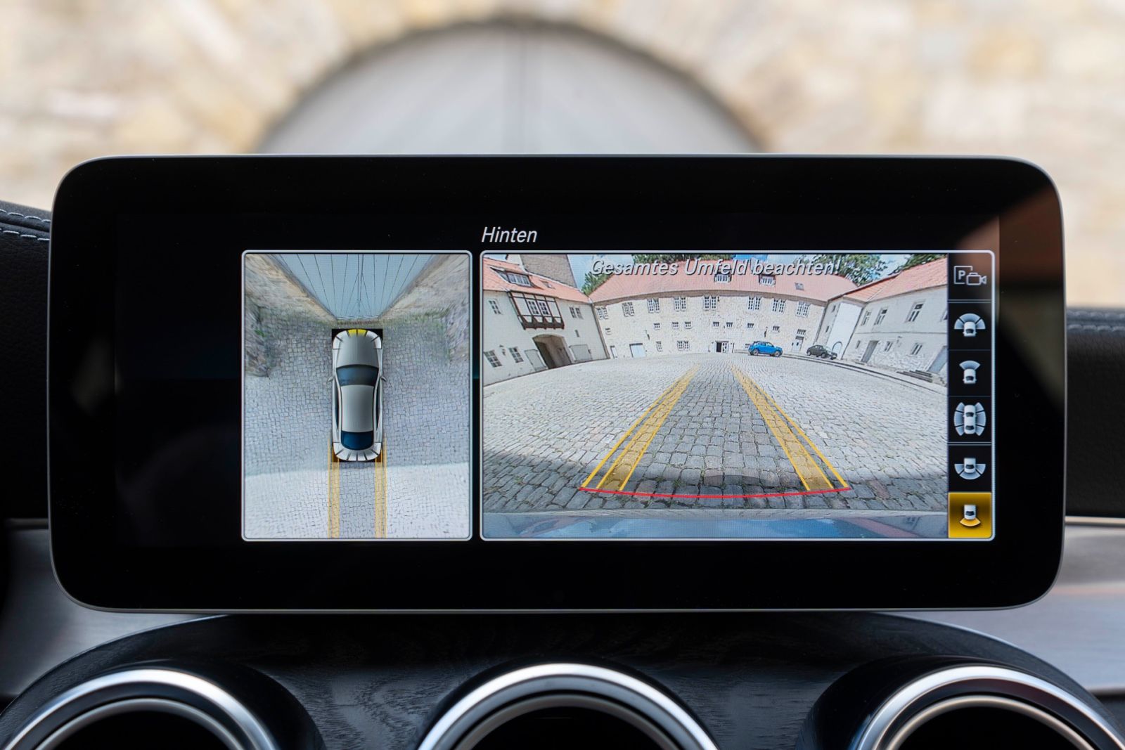 Fahrzeugabbildung Mercedes-Benz C 220d Coupe AMG BURMESTER 360° CARPLAY LED