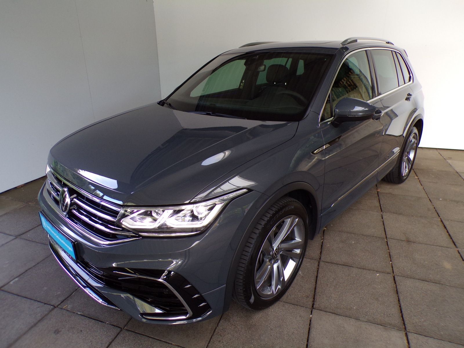 Volkswagen TIGUAN 2.0 TDI DSG R-LINE AHK PANO MATRIX foto 3