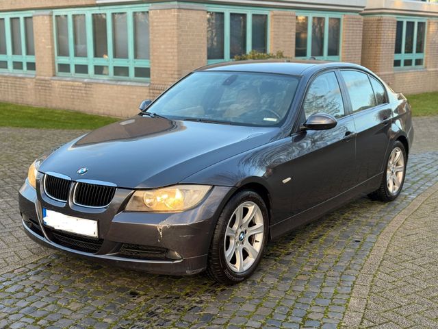 BMW 320i LEDER TEMPOMAT SHZ