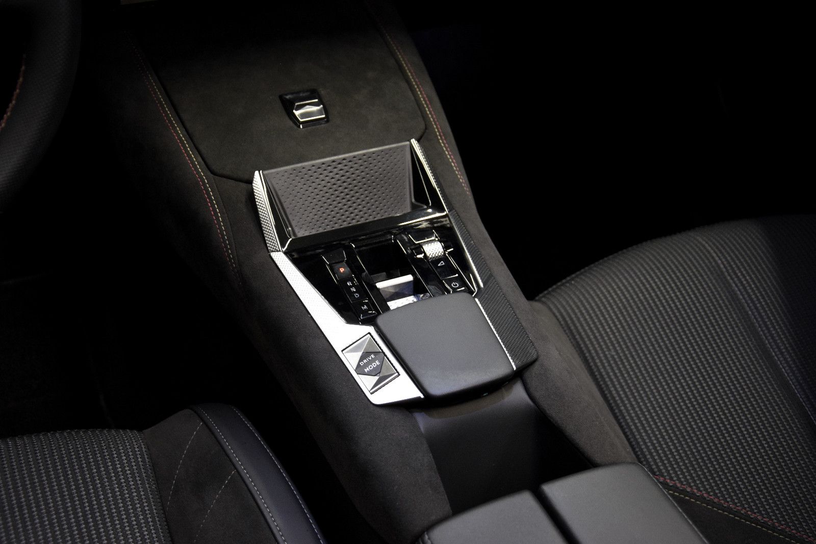 Fahrzeugabbildung DS Automobiles DS4 Performance Line Pano Sitzheizung