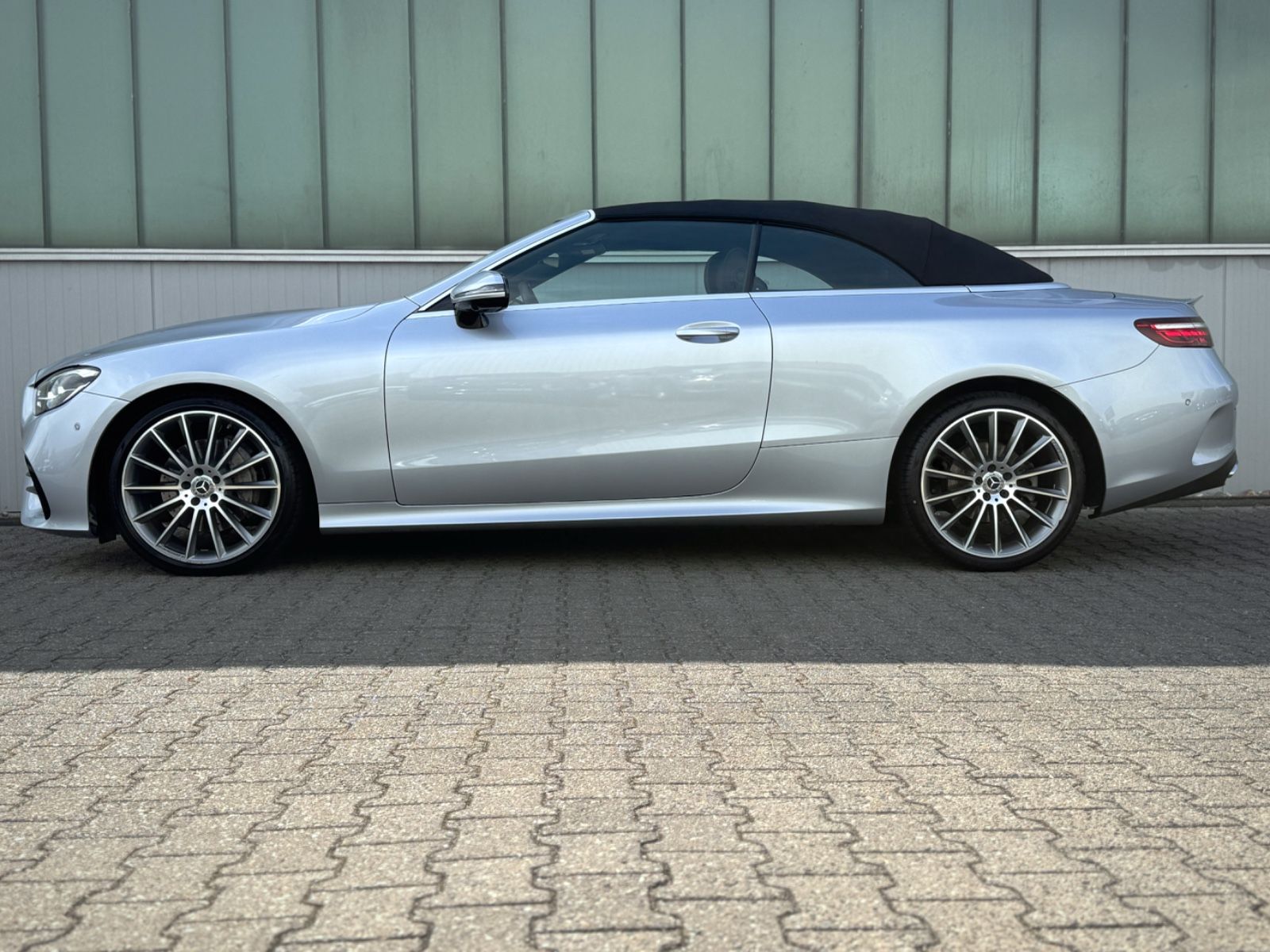 Mercedes-Benz E 220d 4Matic Cabriolet *AMG-LINE|ASSIST|LEDER* imagem 3