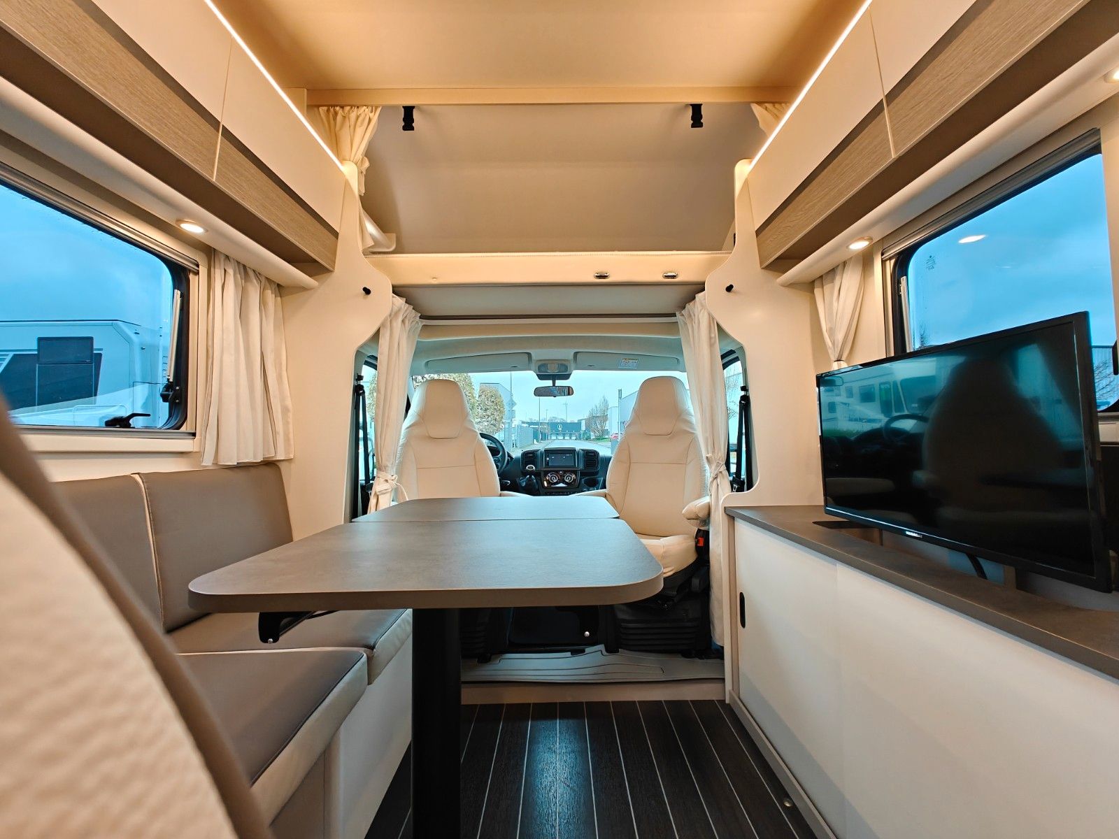 Fahrzeugabbildung XGO Dynamic 39 Lounge - SAT, TV, Markise 4m, Kamera