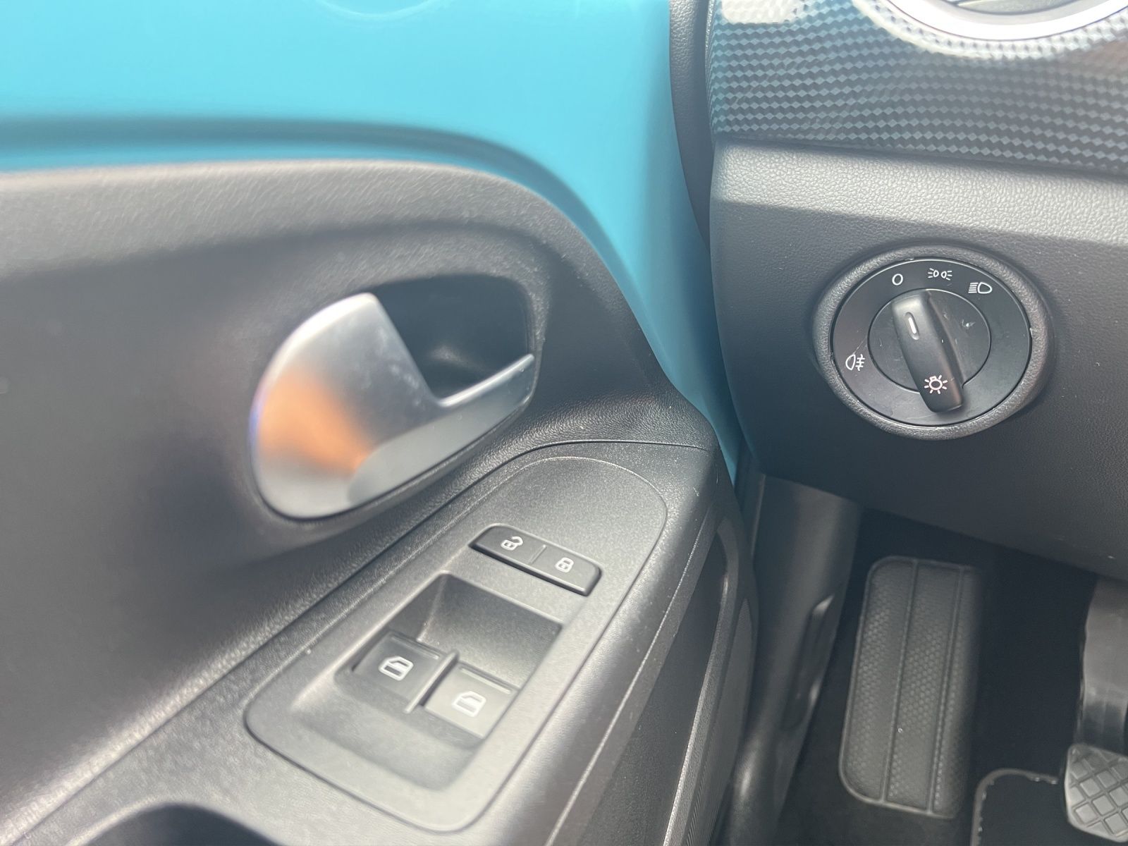 Fahrzeugabbildung Volkswagen up! 1.0 Klima Allwetter LED-TFL Radio