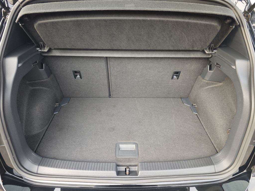 VW T-Cross R-Line 150PS DSG #AHK #kAMERA #NAVI VW T-Cross R-Line 150PS DSG #AHK #kAMERA #NAVI