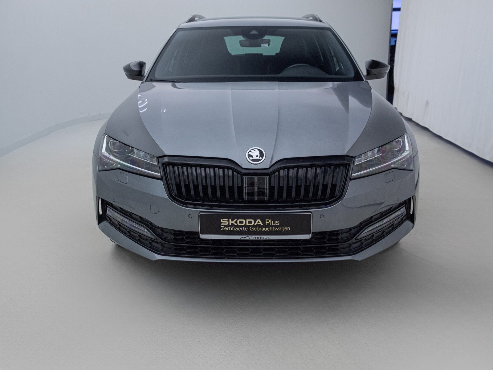 Skoda Superb Combi 2.0 TDI Sportline DSG*AHK*RFK*NAV*A imagem 3
