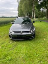Volkswagen Golf 2.0 TSI DSG 4MOTION R Variant R - Volkswagen Golf mit Benzin-Antrieb: Kombi, 2.0
