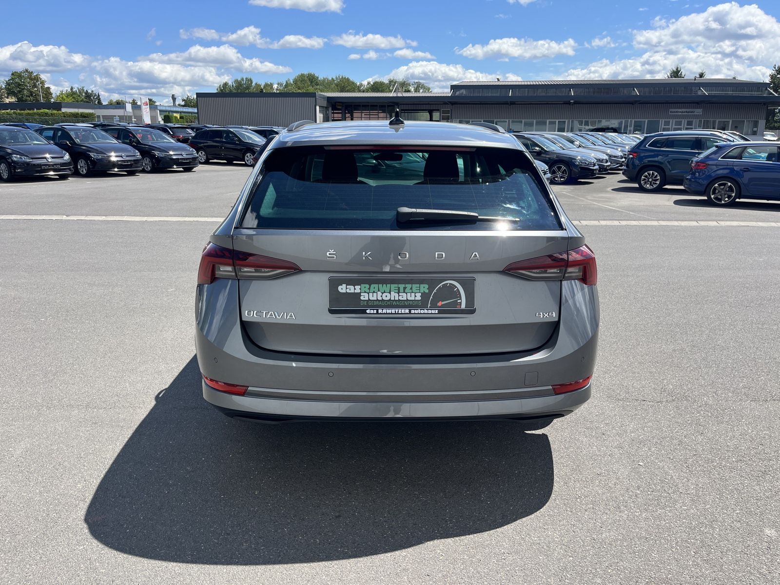Skoda Octavia Combi 2.0 TDI 4x4 DSG Blackline m.2 foto 9