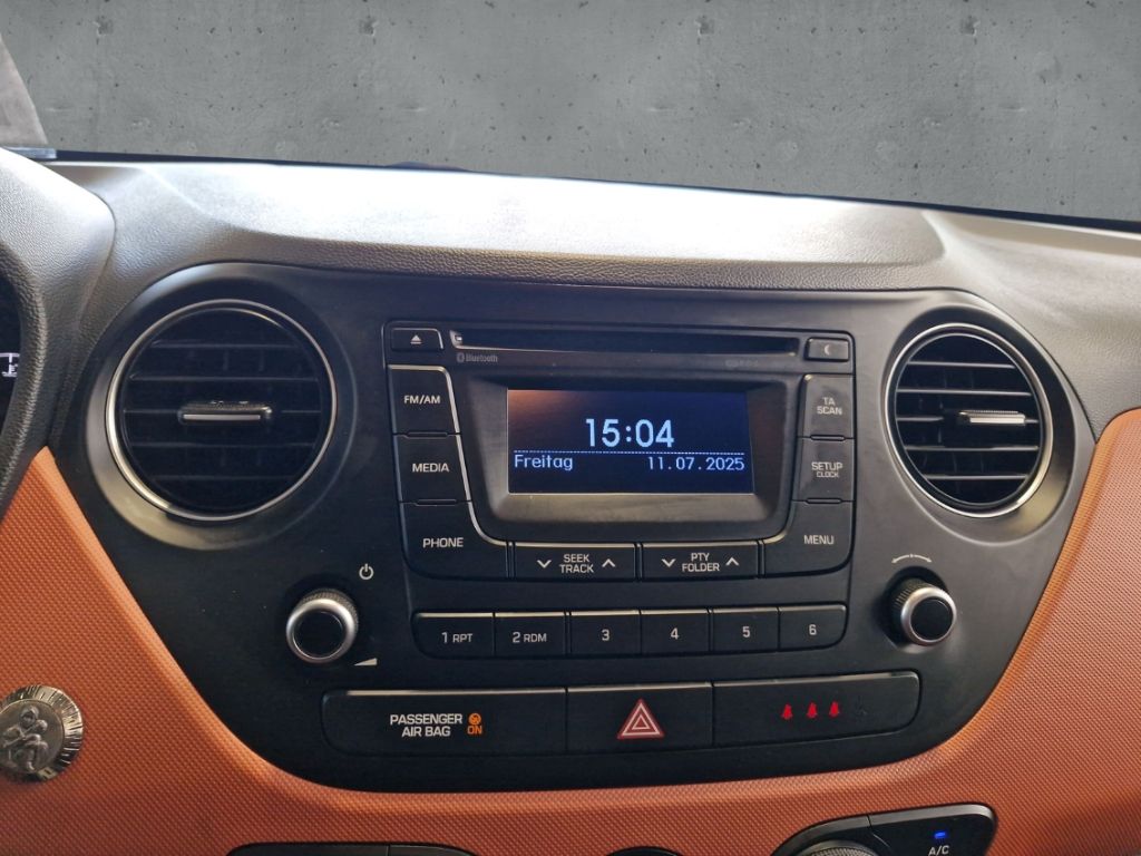 Fahrzeugabbildung Hyundai i10 1.2 FIFA World Cup Klima SHZ Radio Isofix Al