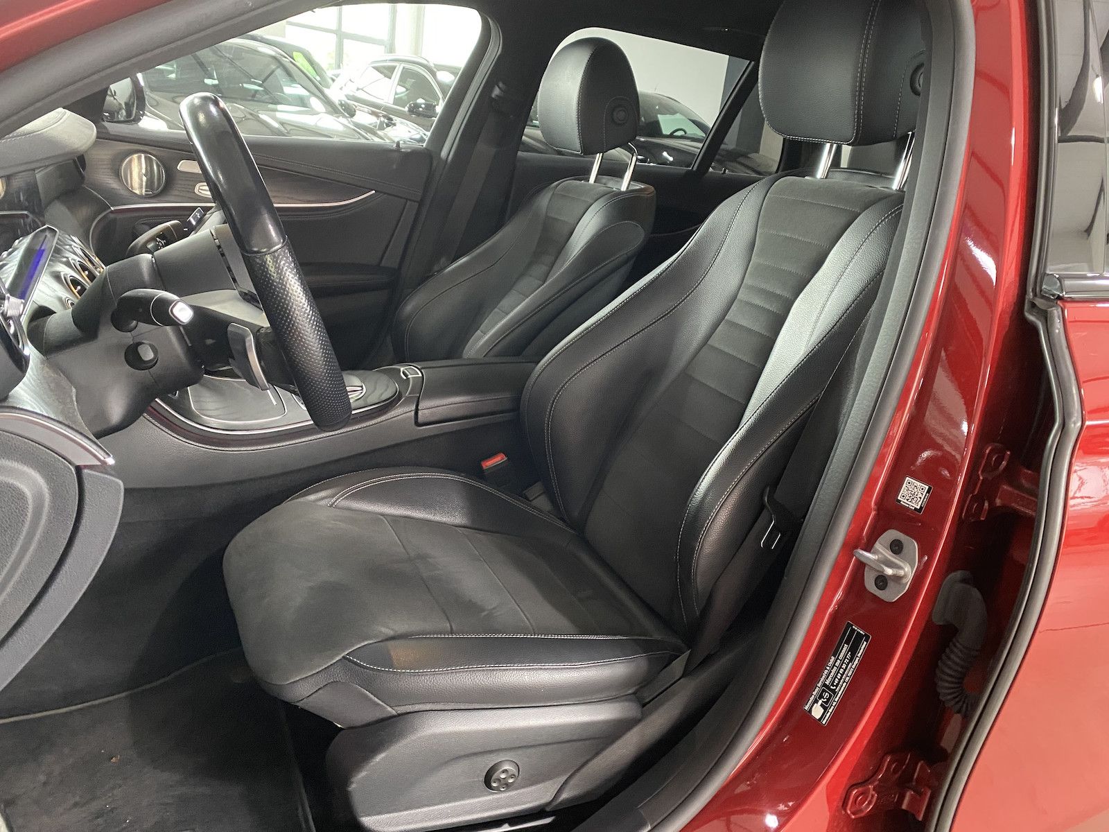 Fahrzeugabbildung Mercedes-Benz E 220 d T AMG/PANO/STHZG/´20/DIS/BUR/AHK/