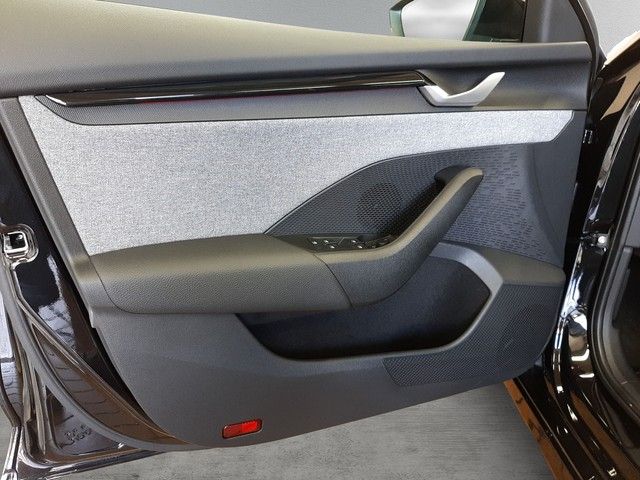 Fahrzeugabbildung Skoda Octavia Combi Selection 2.0TDI DSG PANO Leder