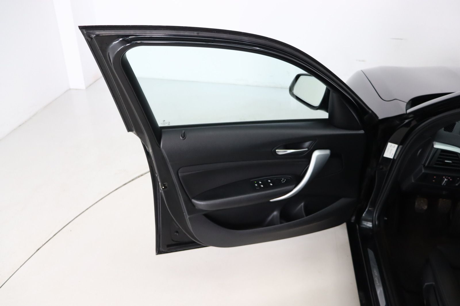 Fahrzeugabbildung BMW 118 d Sport-line * Bi-Xenon * PDC * Tempomat