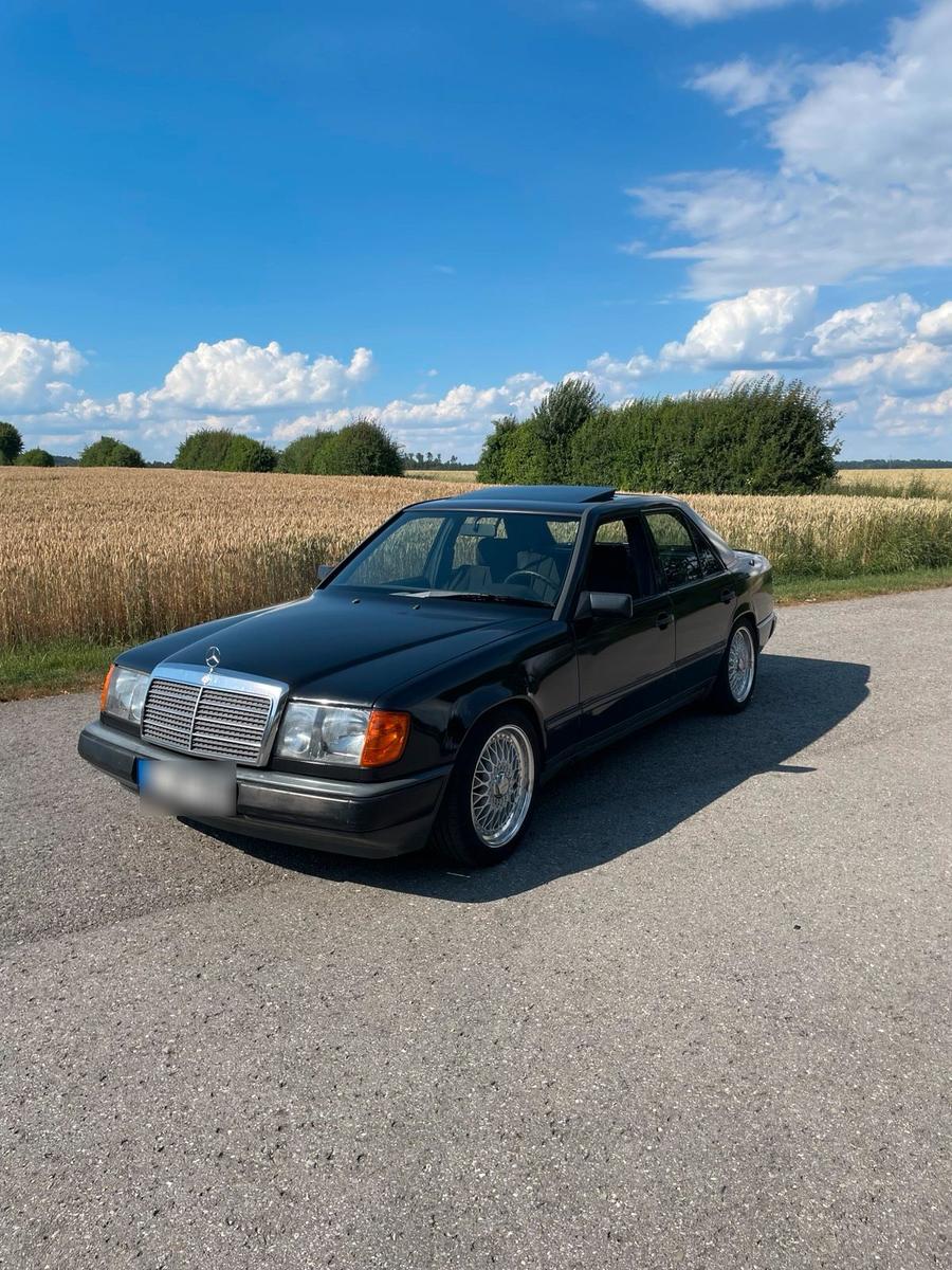 Mercedes-Benz 230