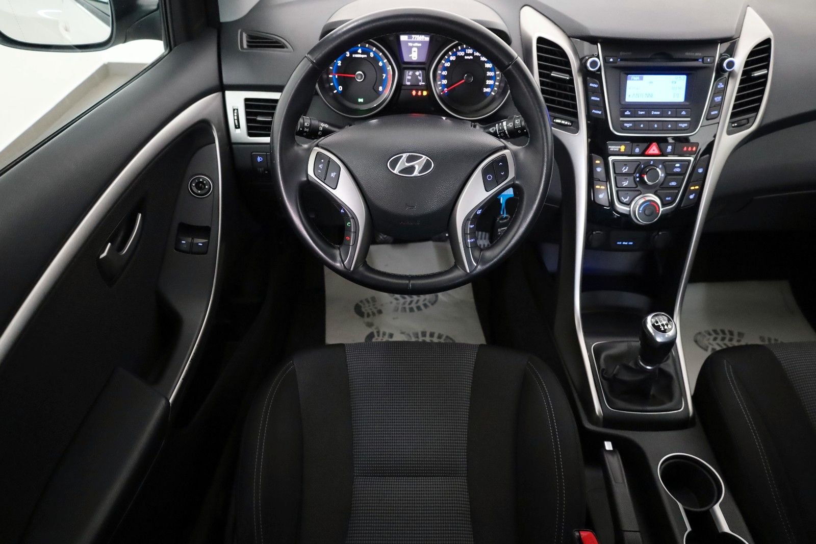 Fahrzeugabbildung Hyundai i30 FIFA World Cup Edition SH,PDC,8 fach bereift