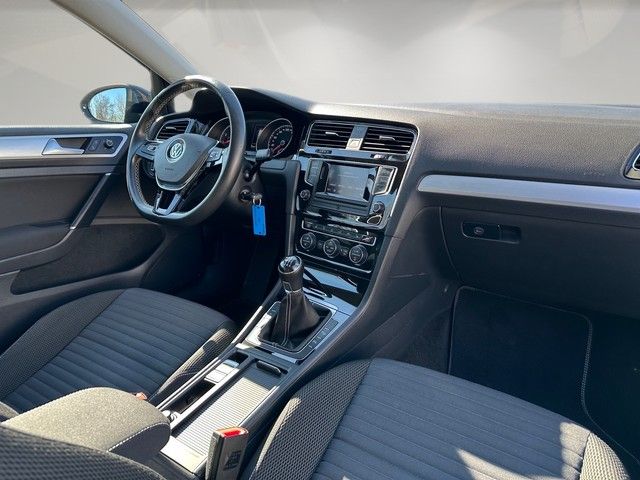 Fahrzeugabbildung Volkswagen Golf VII 1.2TSI "Cup" PARKLENK+SITZHZG+KLIMAAUT+