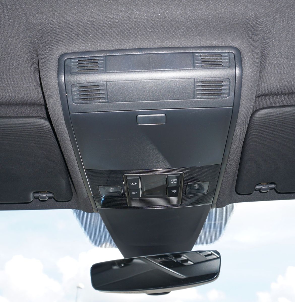 Fahrzeugabbildung Volkswagen Tiguan 4M R-Line Navi,LED,ACC,DCC,Kamera,Head Up