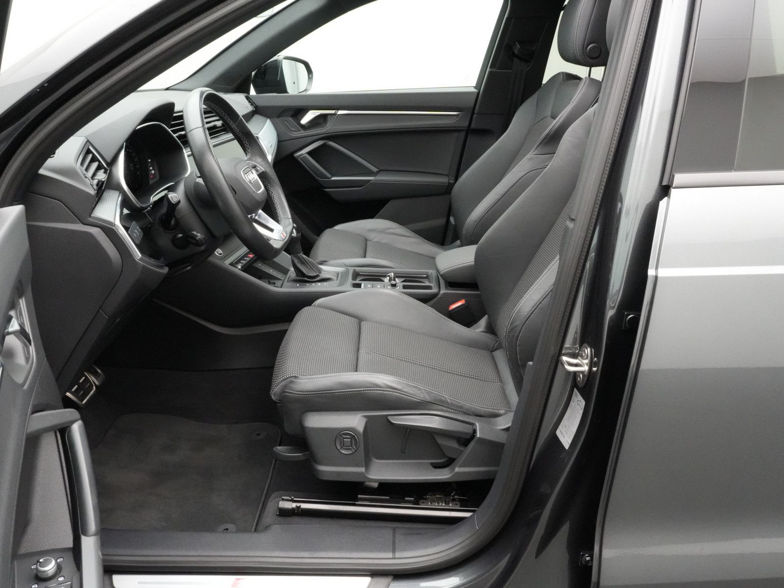 Audi Q3 40 quattro S line NAVI PANO KAM LED SHZ PDC foto 8