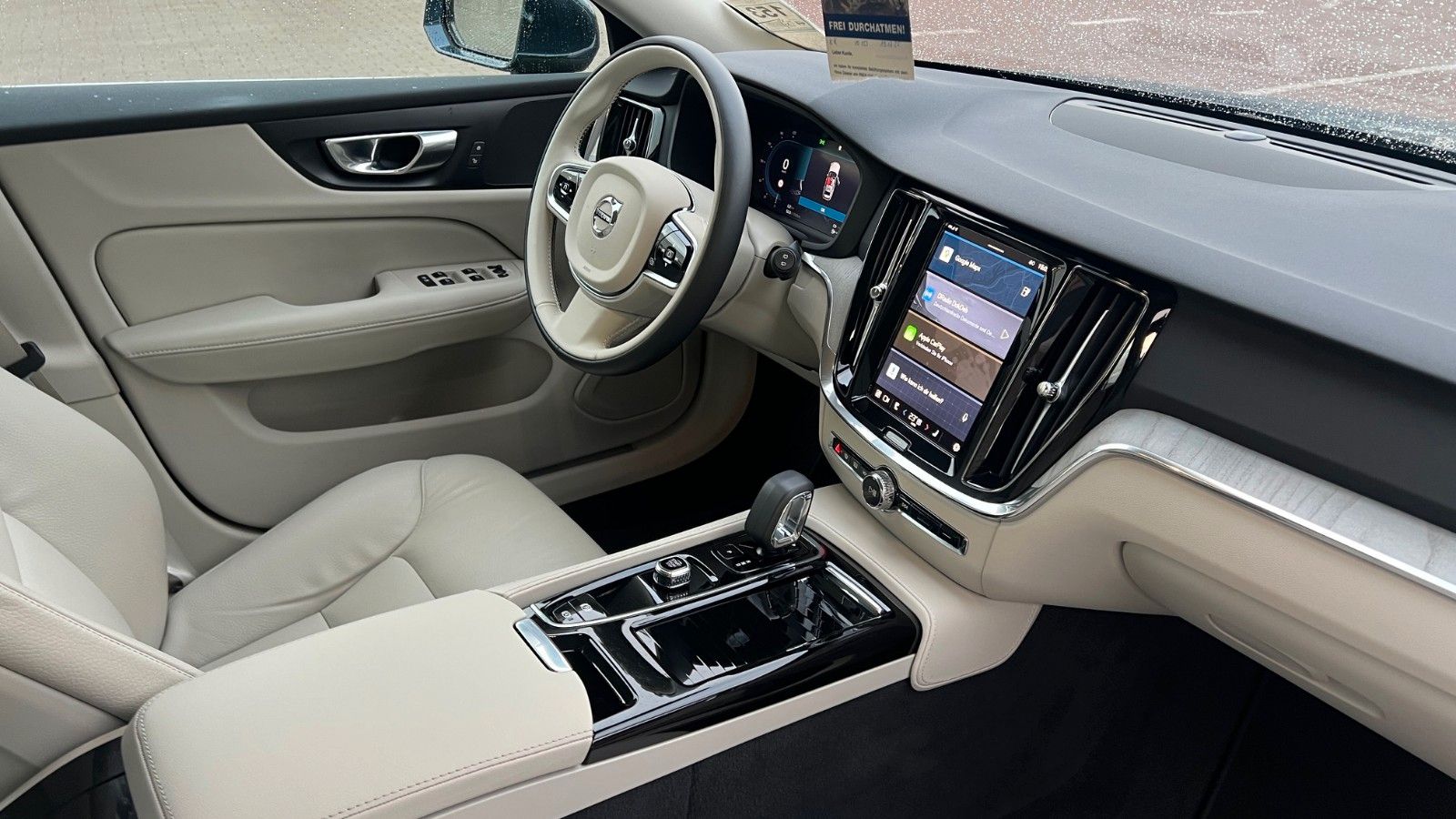 Fahrzeugabbildung Volvo V60 T6 PHEV AWD Essential *Leder*PDC*LHZG*