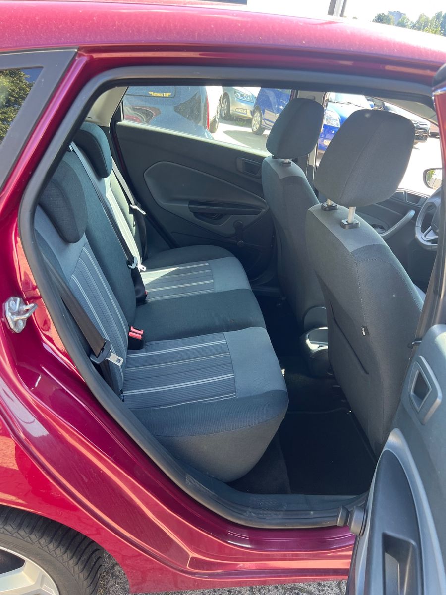 Fahrzeugabbildung Ford Fiesta Sonderlack * 2.HAND * TÜV NEU *