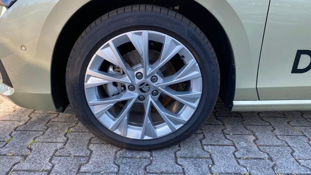 SKODA Superb (Bild 8 von(12)