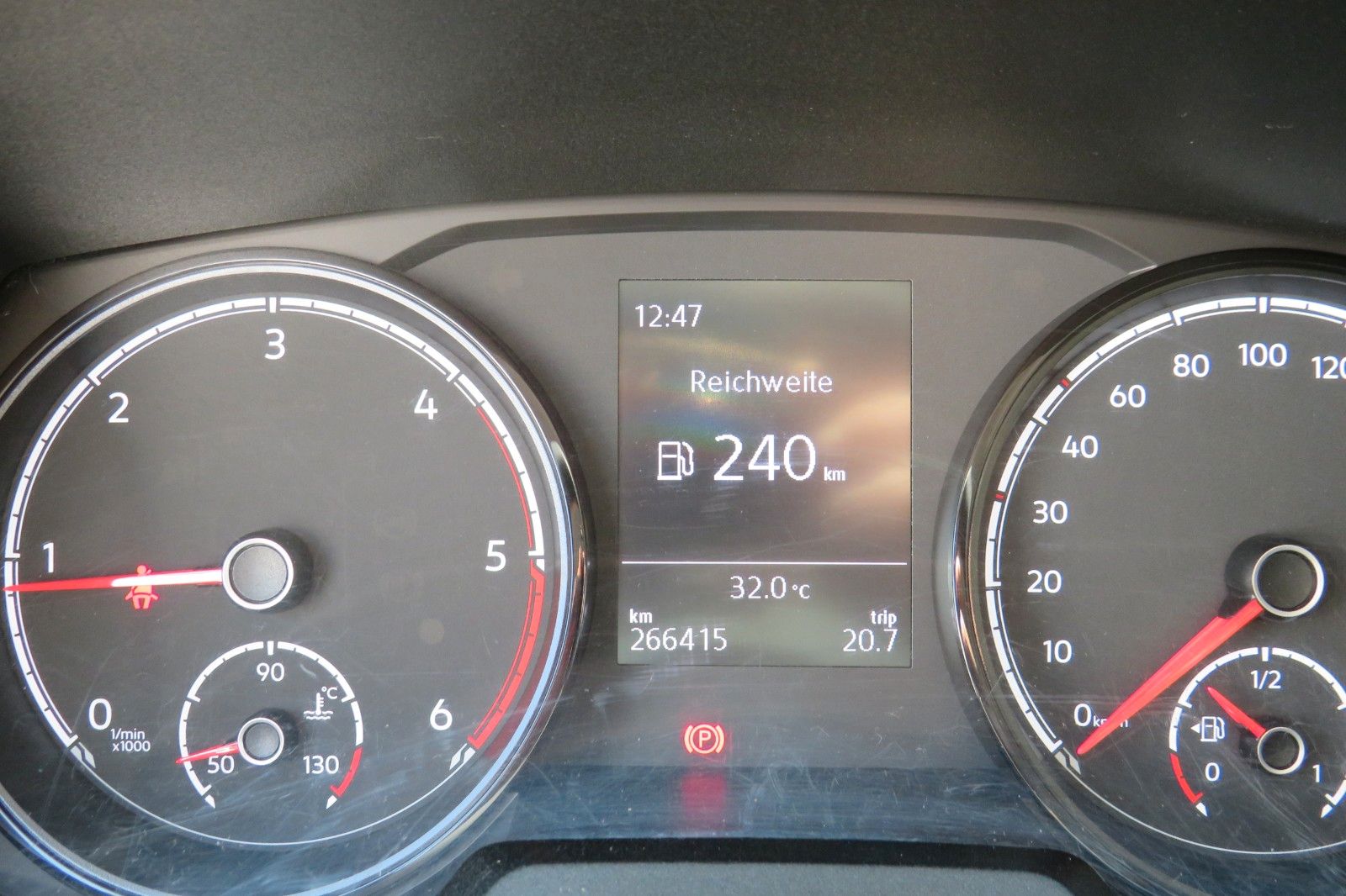 Fahrzeugabbildung Volkswagen T6.1 Kombi TDI 9SITZE GRA PDC APP-CONNECT SITZH.