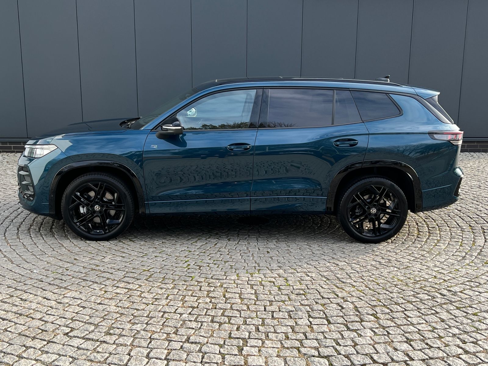 Fahrzeugabbildung Volkswagen Tayron R-Line 2.0 TDI DSG 4MOTION *AHK, IQ.Light