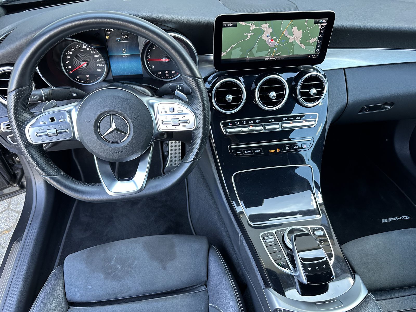 Fahrzeugabbildung Mercedes-Benz C 220d Coupé 4M AMG-Line NAV+LED+CARPLAY+19ZO+PP
