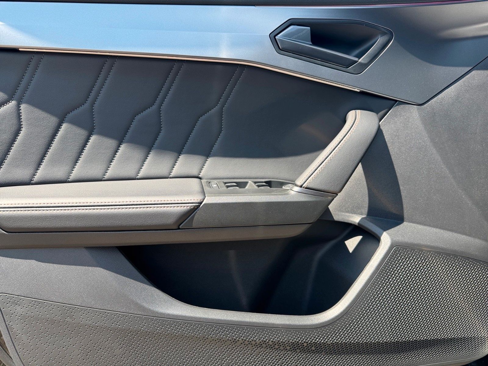 Fahrzeugabbildung CUPRA Leon 1.5 eTSI