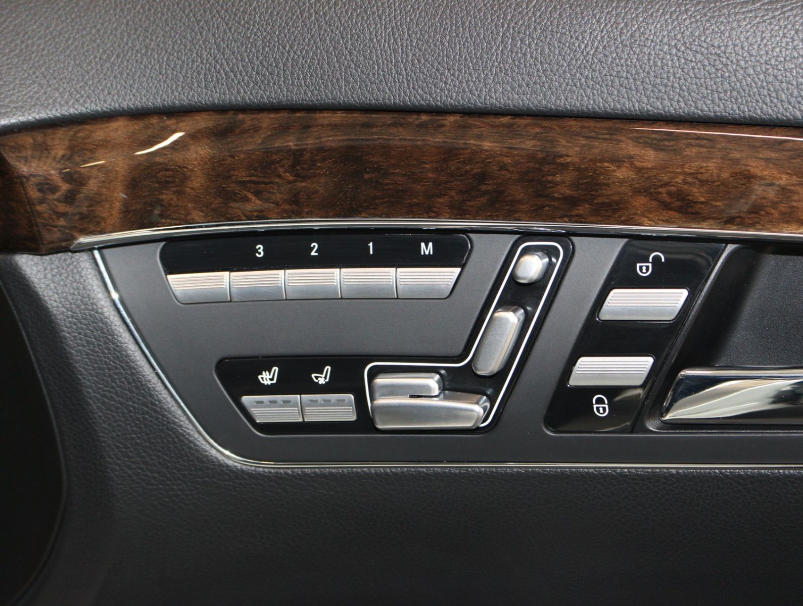 Fahrzeugabbildung Mercedes-Benz S 350d BlueTec 4Matic Standhzg.*Distronic*ABC