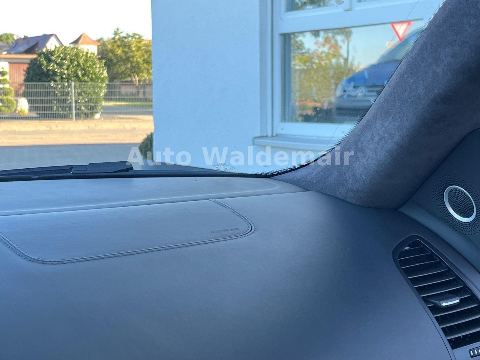 AUDI R8 COUPE 5.2 FSI QUATTRO