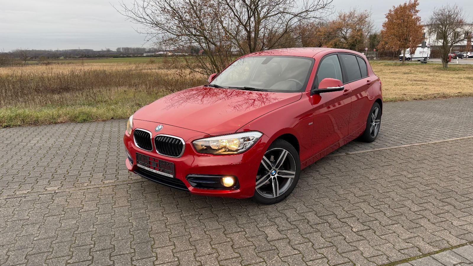 BMW 118 i Sport Line*NAVI*PDC*6GANG*GEPFLEGT*