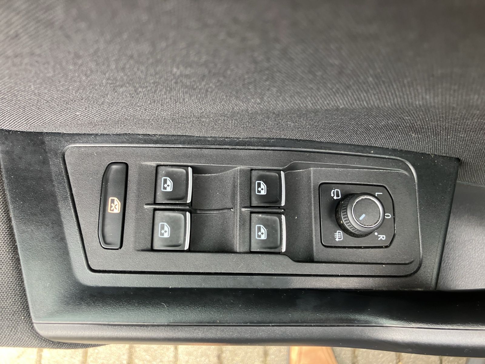 Fahrzeugabbildung Volkswagen T-Roc TSI United LED Navi AID ACC Park-Assist SH